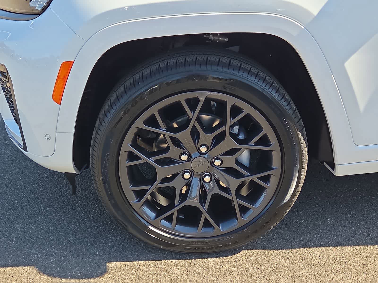 New 2026 Jeep Grand Cherokee Summit AWD/4WD image 16