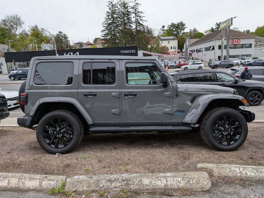 Used 2021 Jeep Wrangler Unlimited Sahara w/ Cold Weather Group AWD/4WD image 5