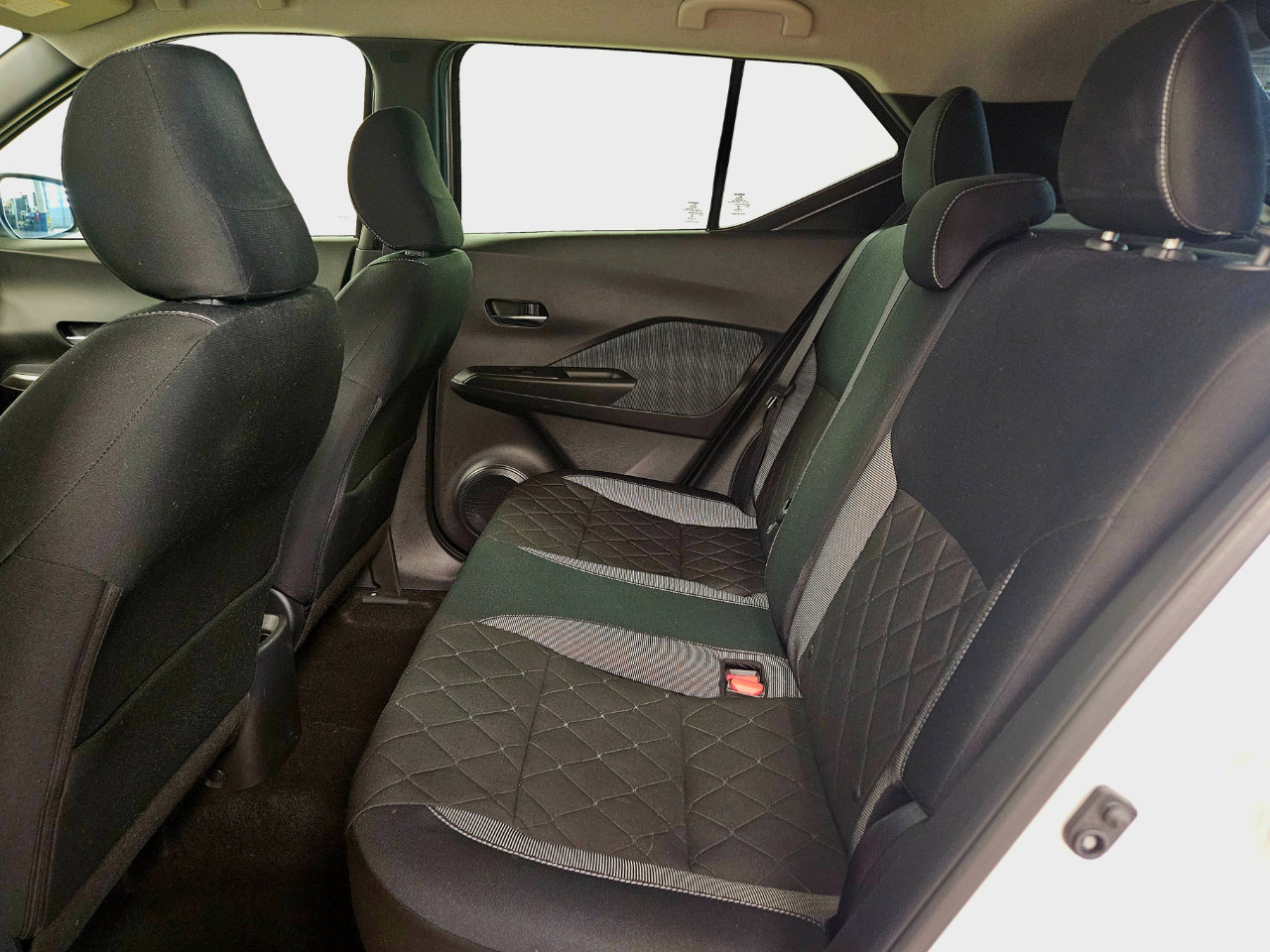 Used 2018 Nissan Kicks SV w/ Exterior Package image 29