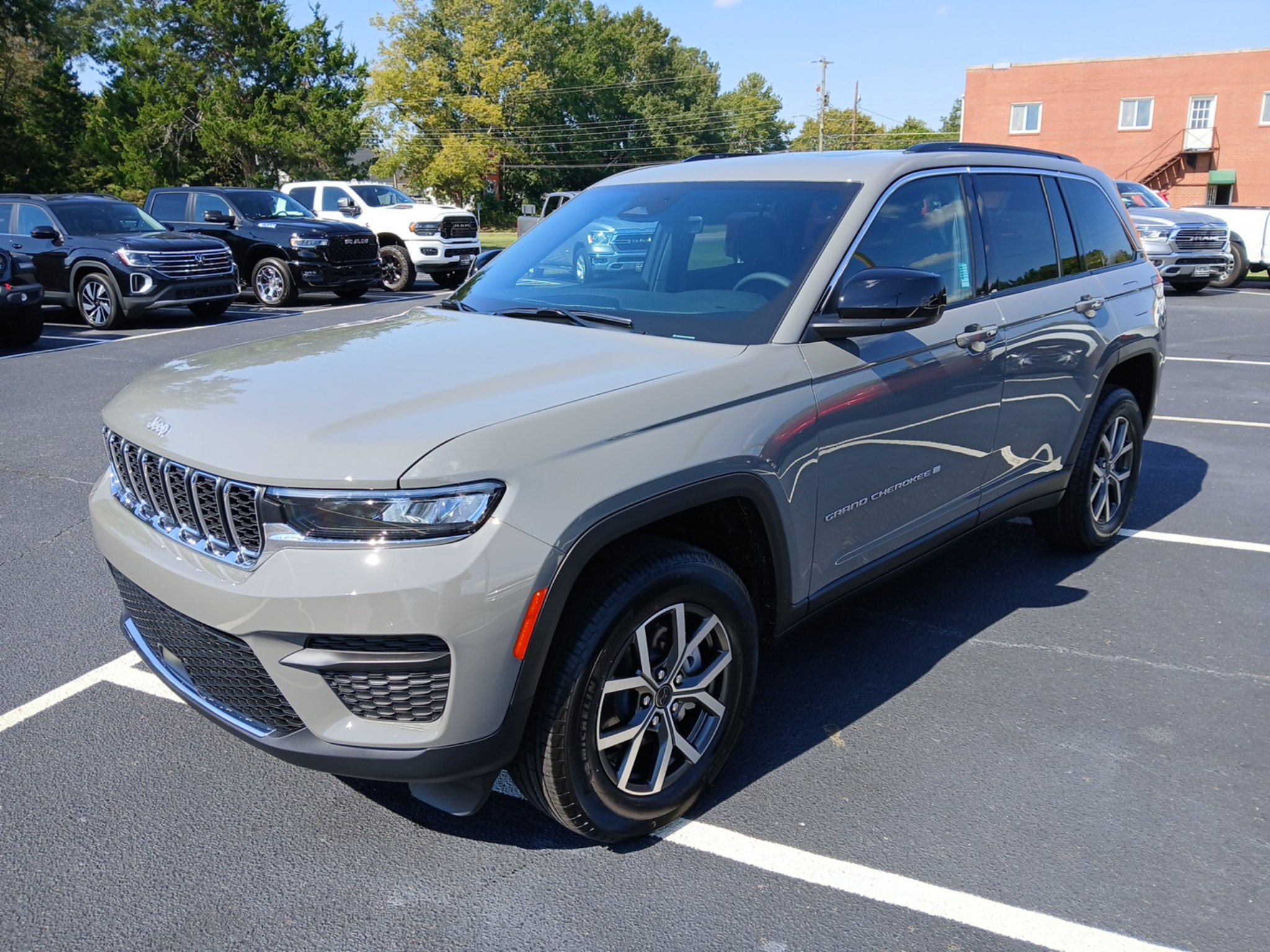 New 2027 Jeep Grand Cherokee Laredo X RWD image 12