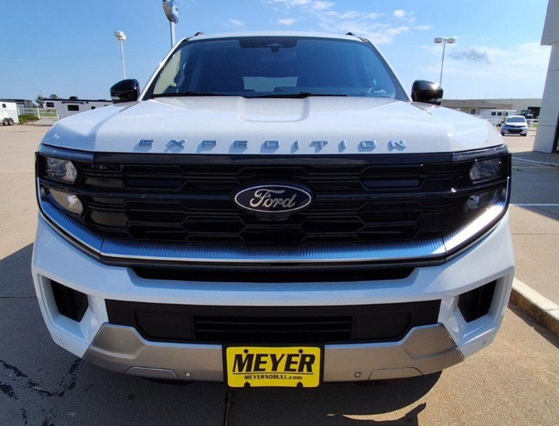 New 2025 Ford Expedition Platinum image 3