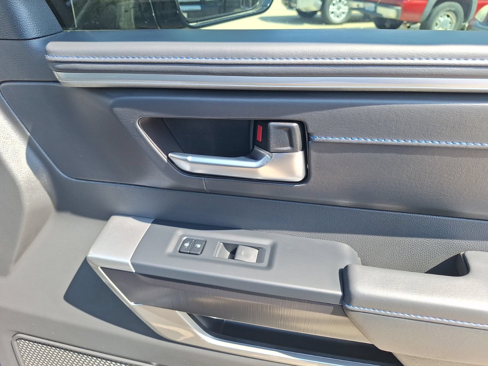 Used 2025 Toyota Sequoia Platinum AWD/4WD image 35