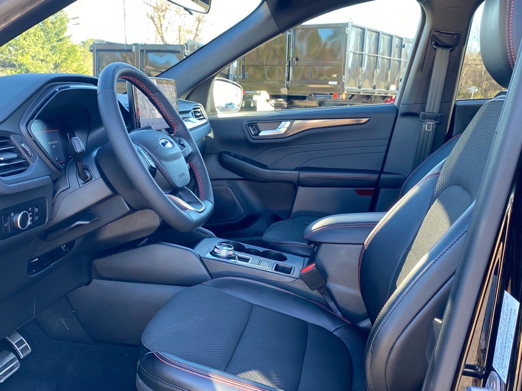 Certified 2023 Ford Escape ST-Line w/ Tech Pack #1 image 13