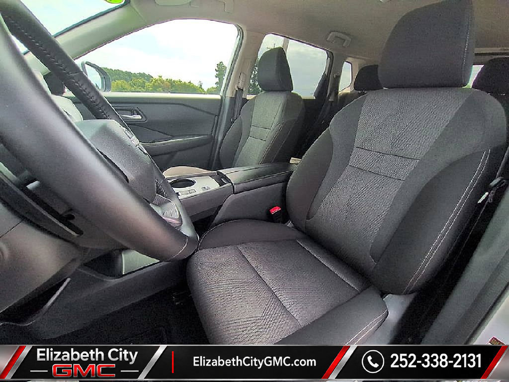Used 2025 Nissan Rogue SV FWD image 19