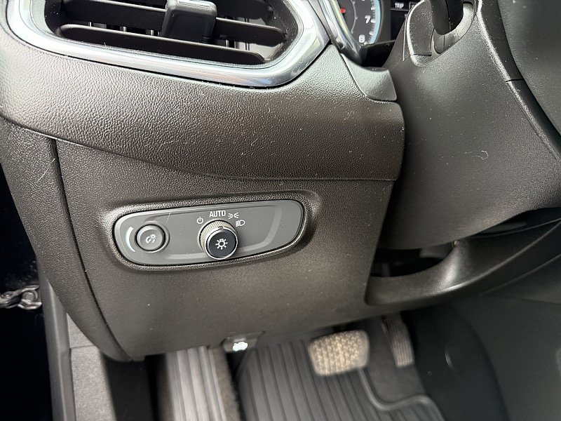 Used 2020 Chevrolet Equinox LS w/ LS Convenience Package FWD image 19