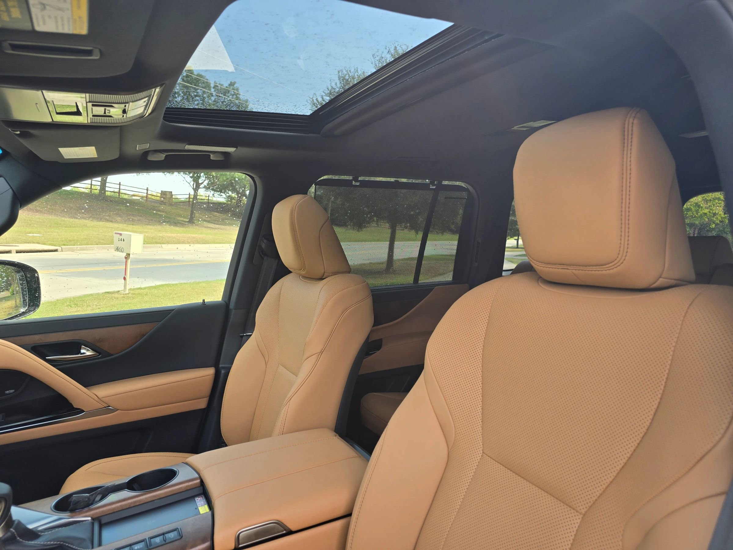 Used 2024 Lexus LX 600 4WD w/ Luxury Package image 9