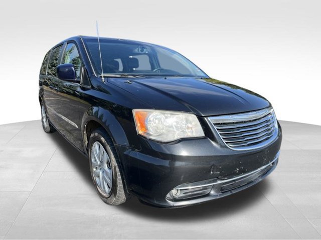Used 2014 Chrysler Town & Country Touring FWD image 7
