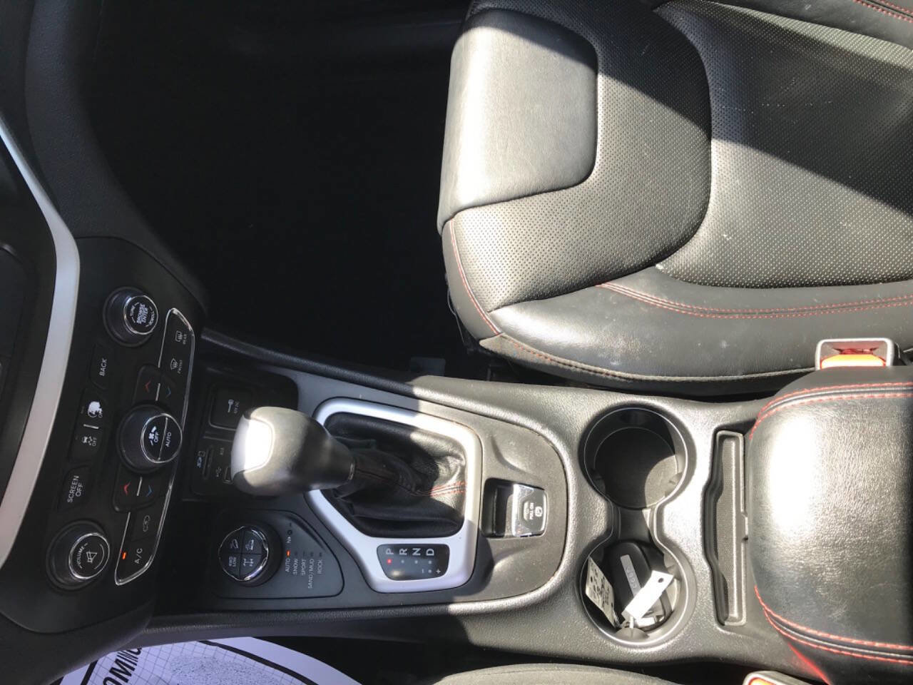 Used 2018 Jeep Cherokee Trailhawk w/ Quick Order Package 27L AWD/4WD image 33