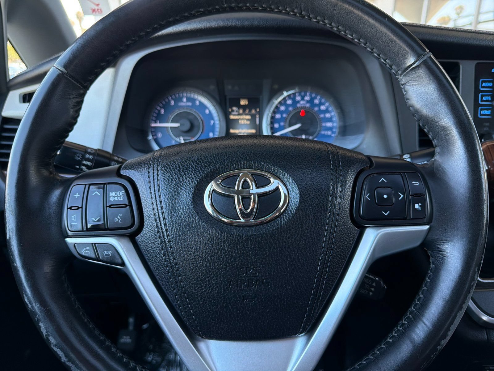Used 2015 Toyota Sienna Limited Premium FWD image 24