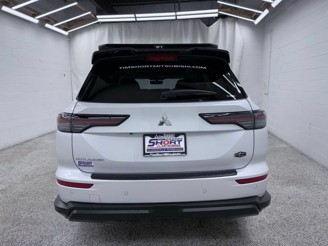 New 2026 Mitsubishi Outlander AWD image 3