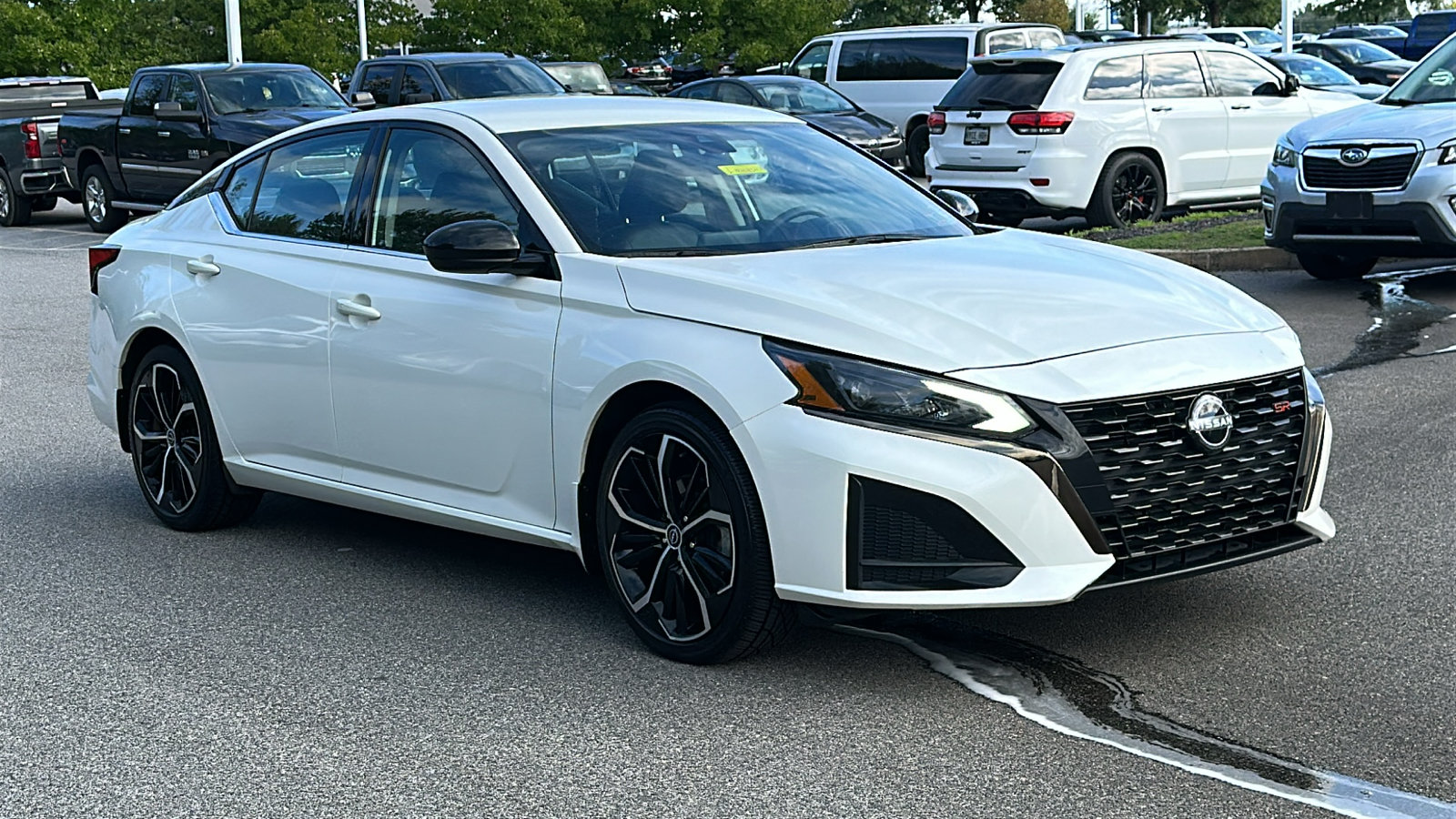 Certified 2024 Nissan Altima 2.5 SR FWD image 2