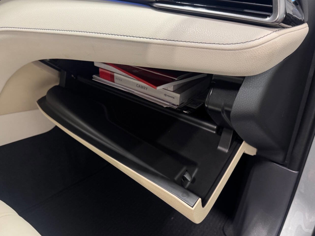 Used 2022 Toyota Camry XLE image 18