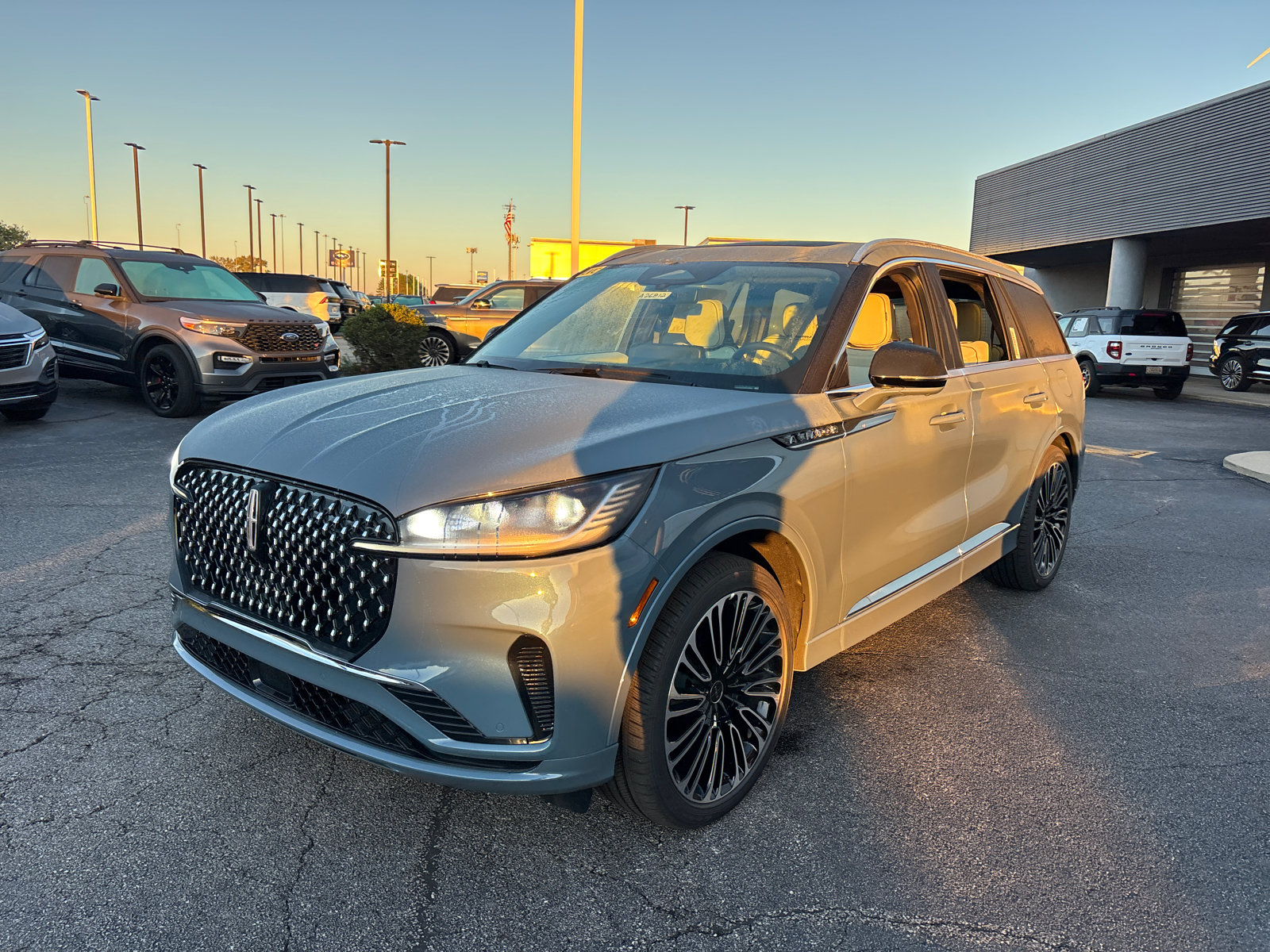 New 2026 Lincoln Aviator Black Label w/ Dynamic Handling Package AWD/4WD image 3