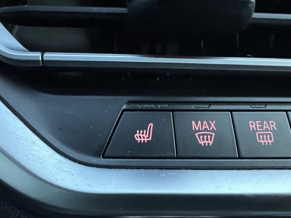 Used 2022 BMW 330i xDrive Sedan w/ Driving Assistance Package image 17