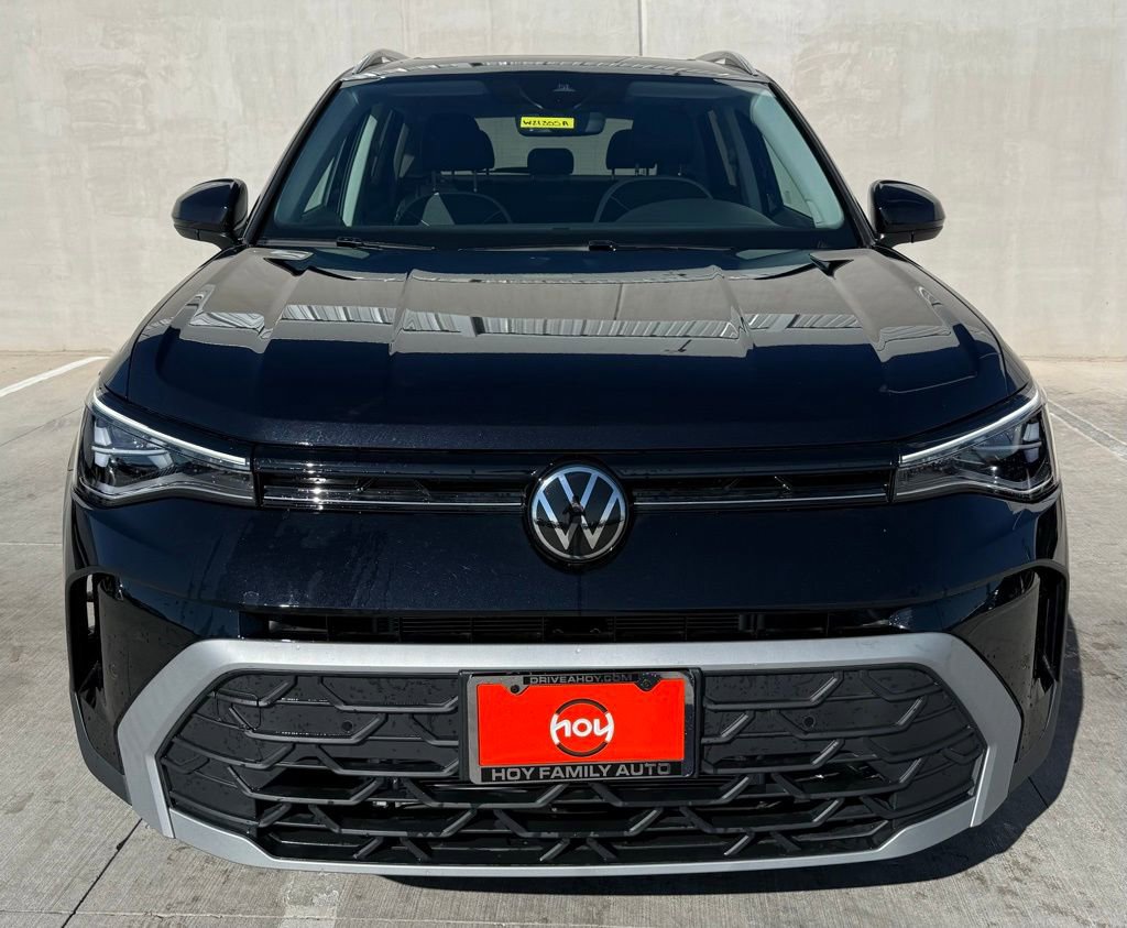 Certified 2025 Volkswagen Taos SE image 3