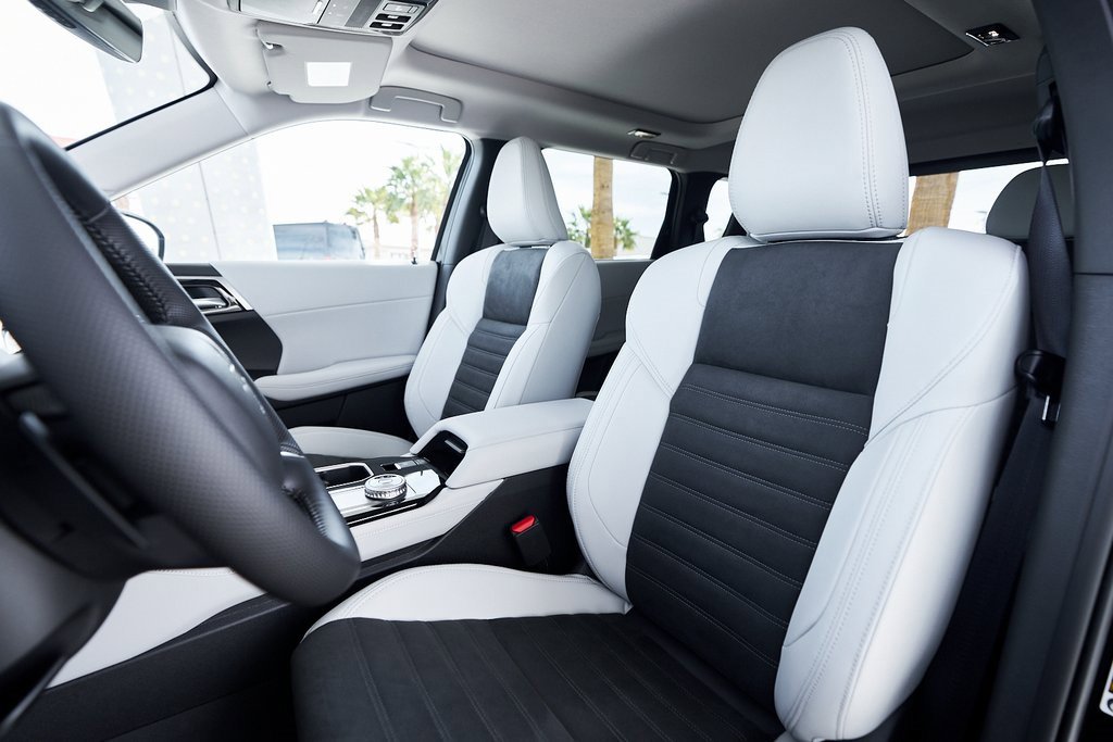 New 2025 Mitsubishi Outlander SE image 30