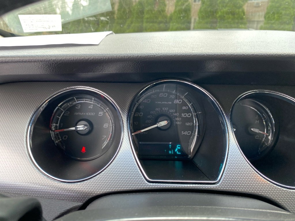 Used 2010 Ford Taurus SEL image 12