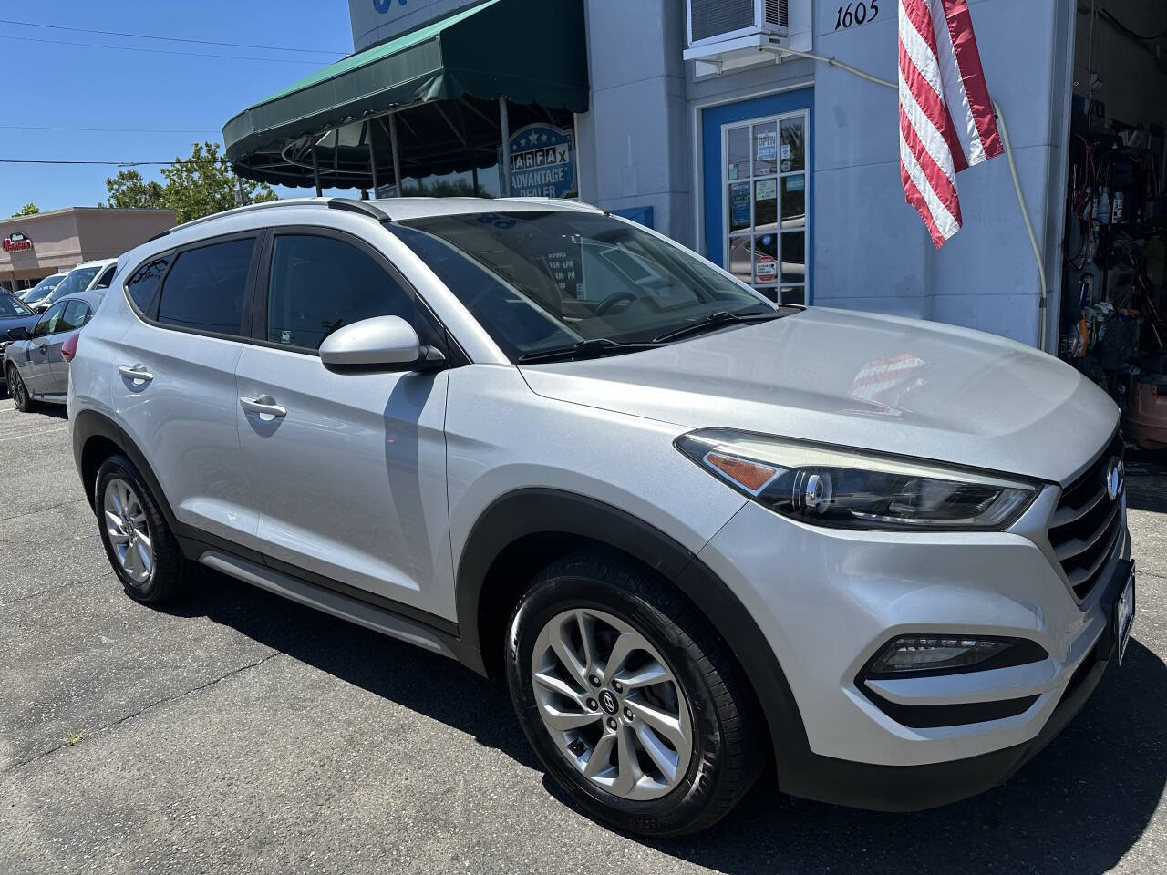 Used 2017 Hyundai Tucson SE w/ SE Popular Package 02 AWD/4WD image 3