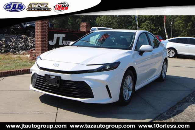 Used 2025 Toyota Camry LE FWD image 3