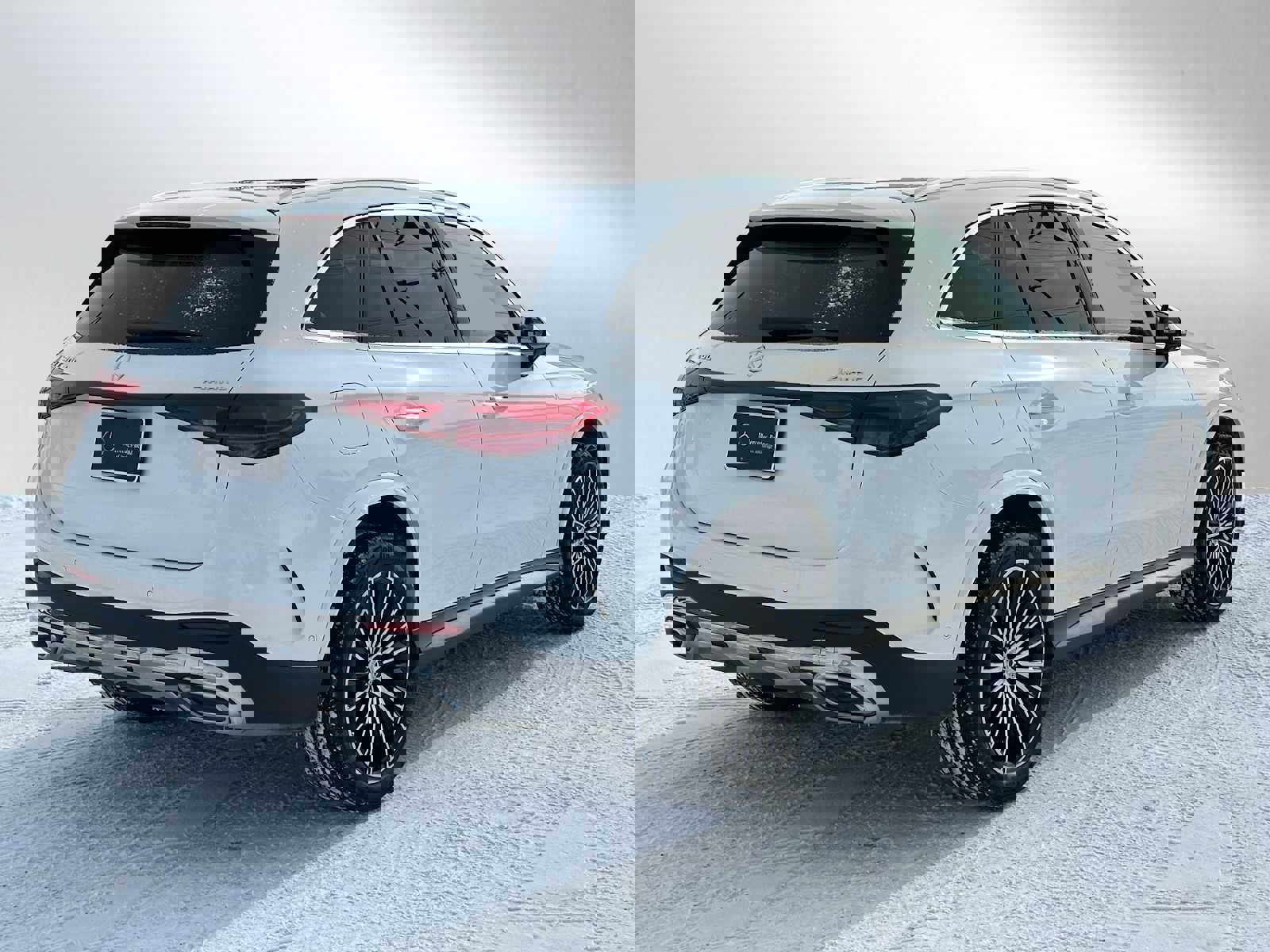 Used 2024 Mercedes-Benz GLC 300 4MATIC image 3