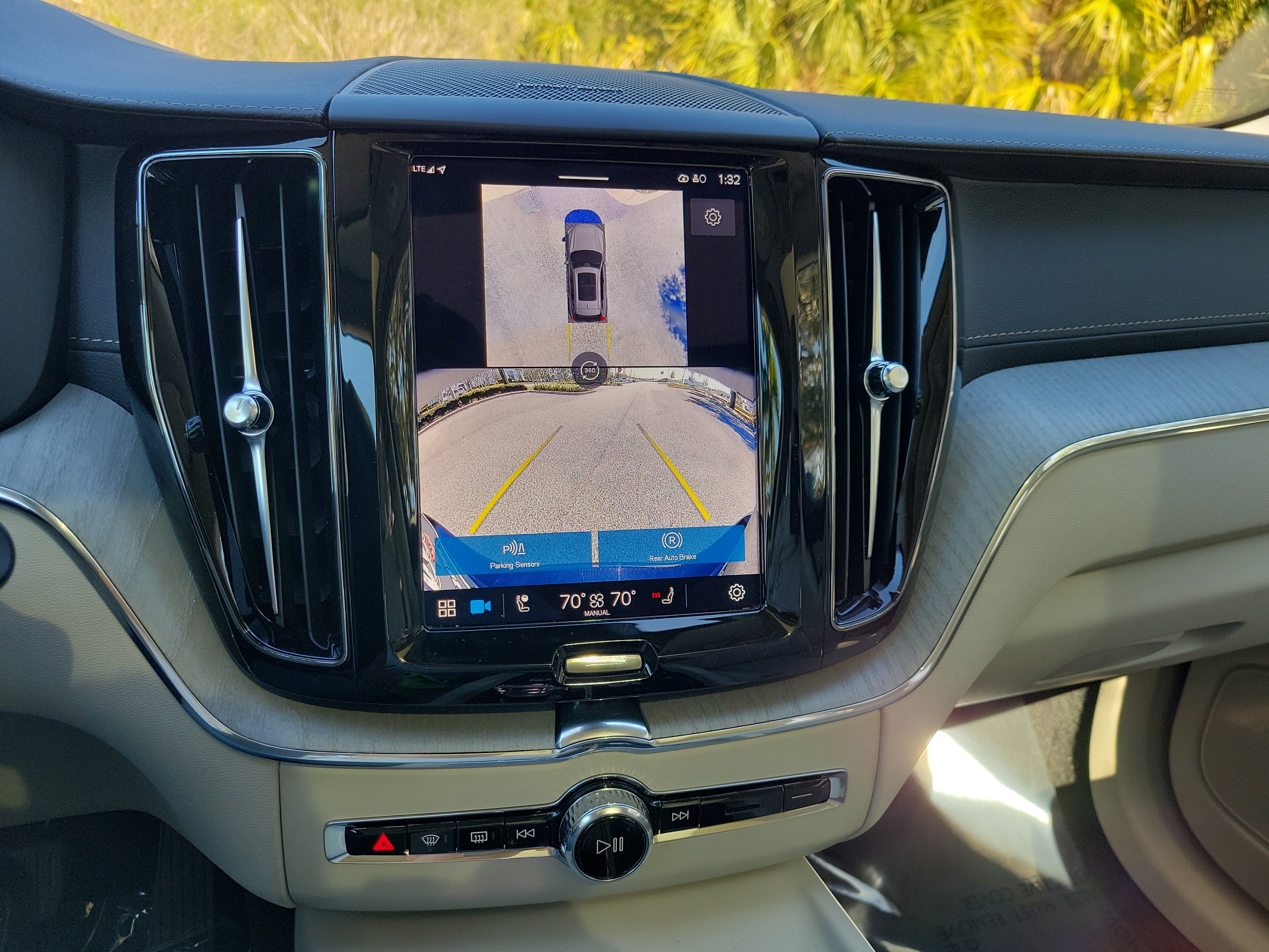 Used 2025 Volvo XC60 T8 Ultra w/ Climate Package image 26