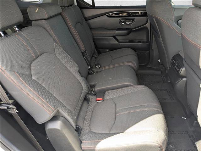 Used 2025 Honda Pilot Sport image 19