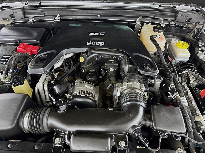 Used 2018 Jeep Wrangler Unlimited Sahara w/ Cold Weather Group image 28