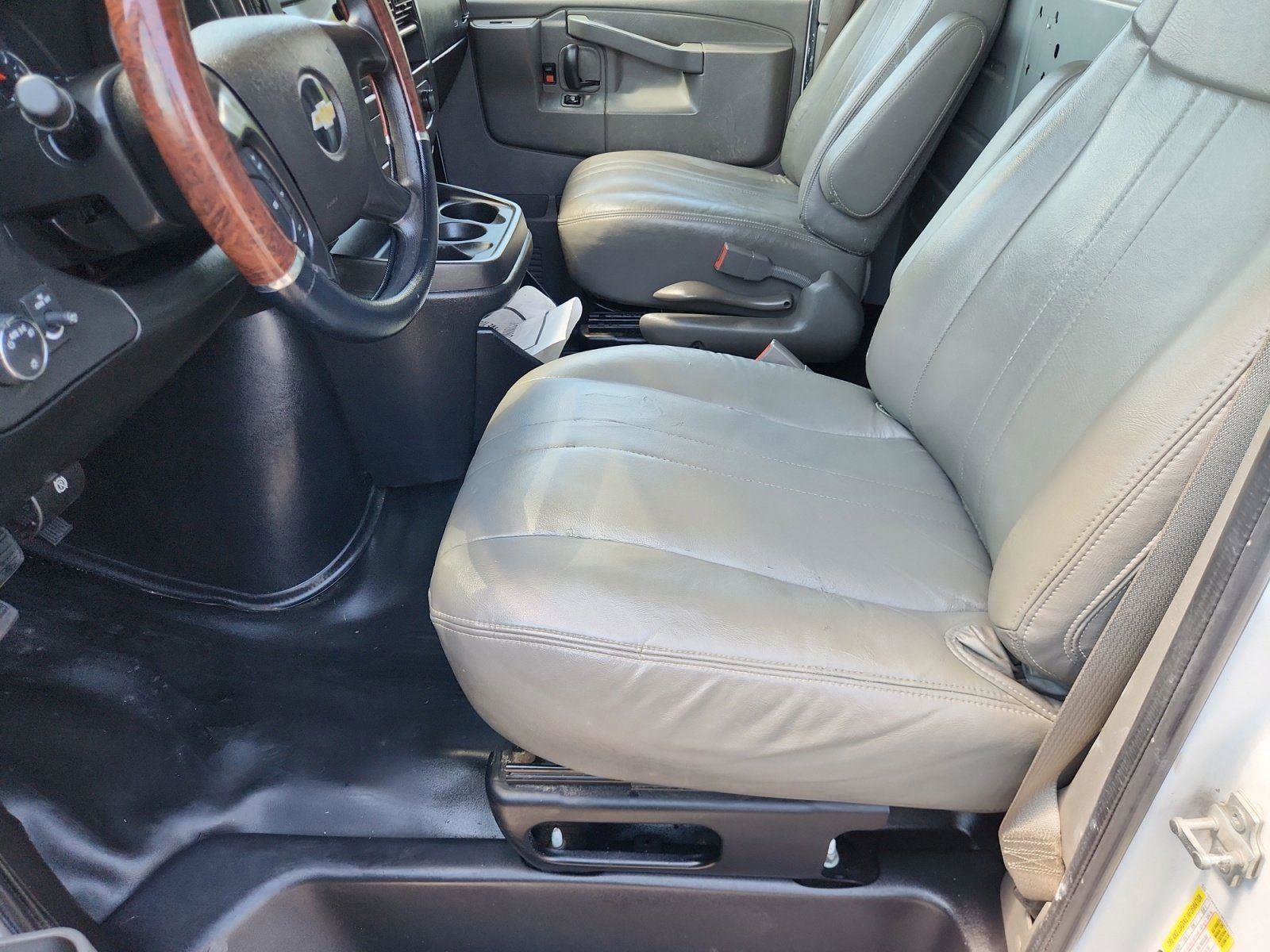 Used 2016 Chevrolet Express 2500 RWD image 10