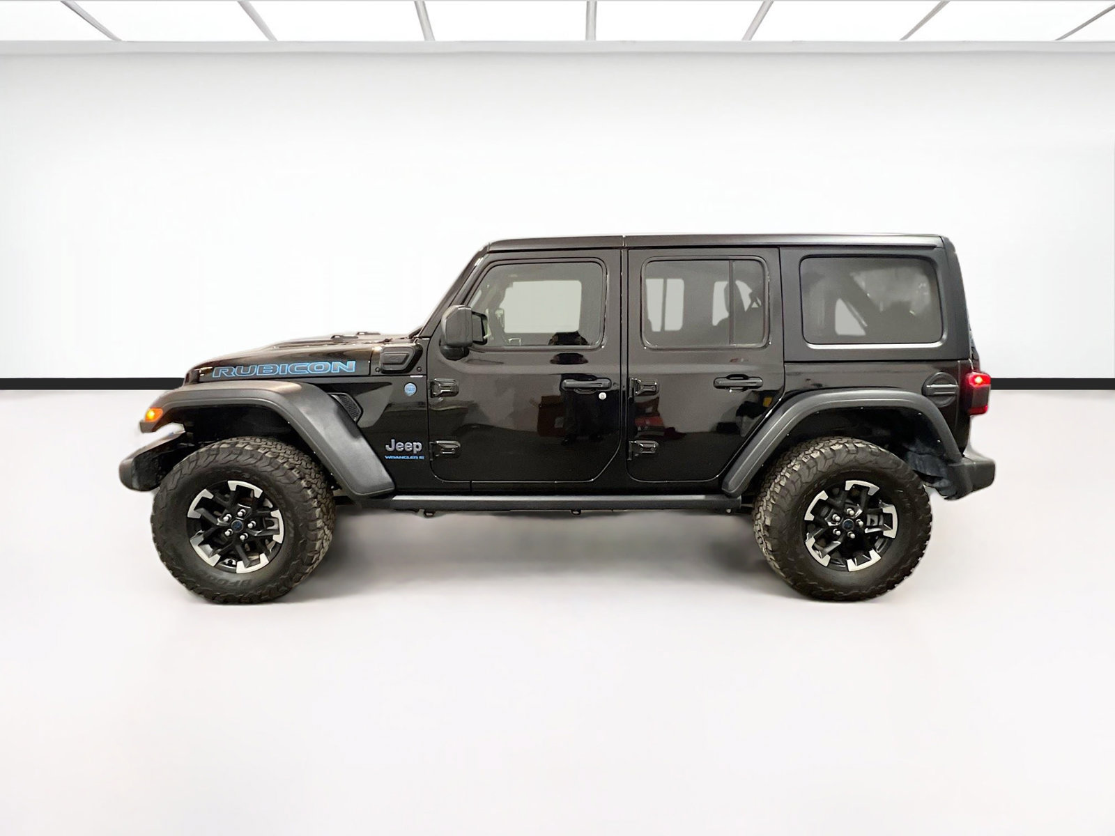Used 2024 Jeep Wrangler Unlimited Rubicon 4xe w/ Safety Group AWD/4WD image 22