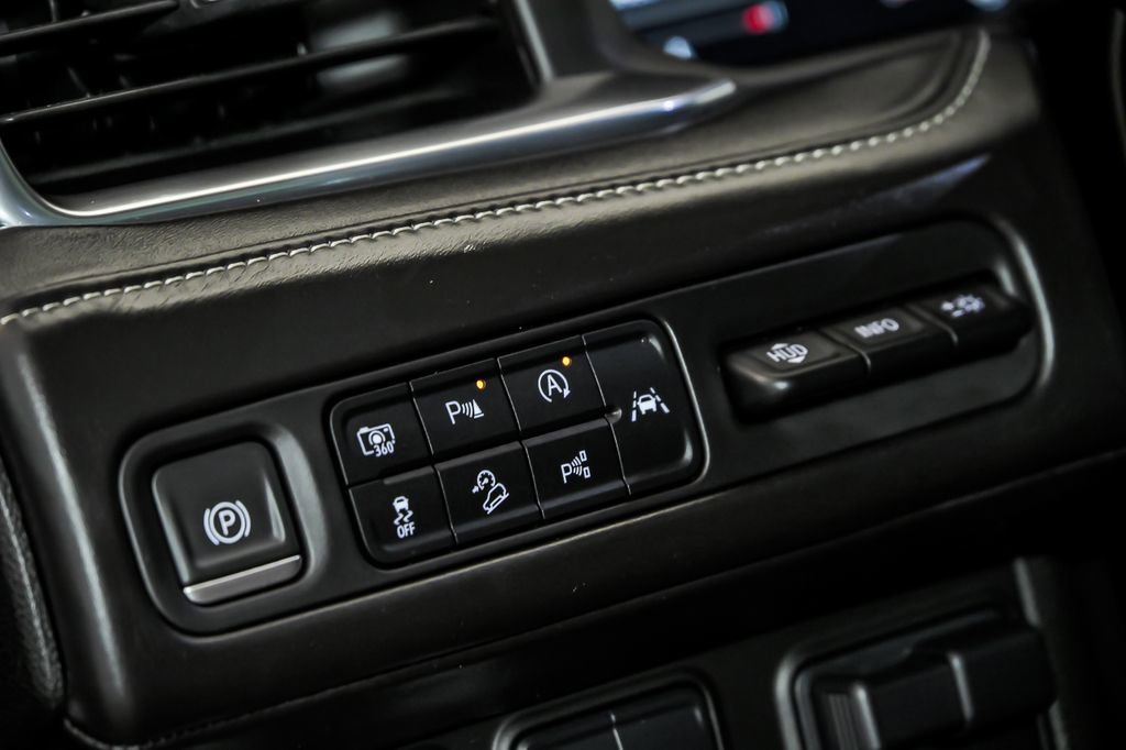 Used 2023 GMC Yukon XL Denali Ultimate image 17