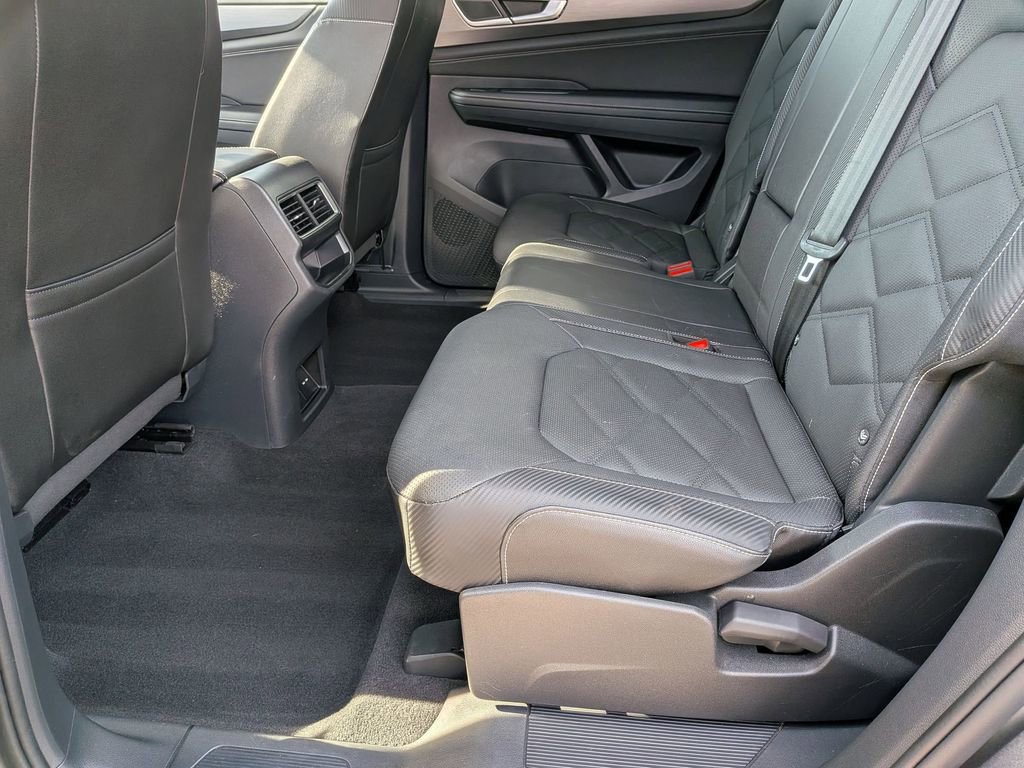 Used 2025 Volkswagen Atlas Cross Sport SE FWD image 25