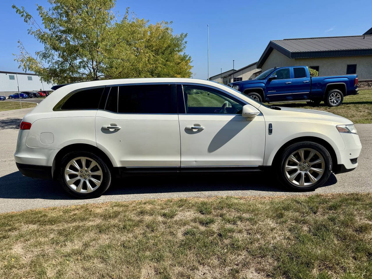 Used 2013 Lincoln MKT AWD image 5