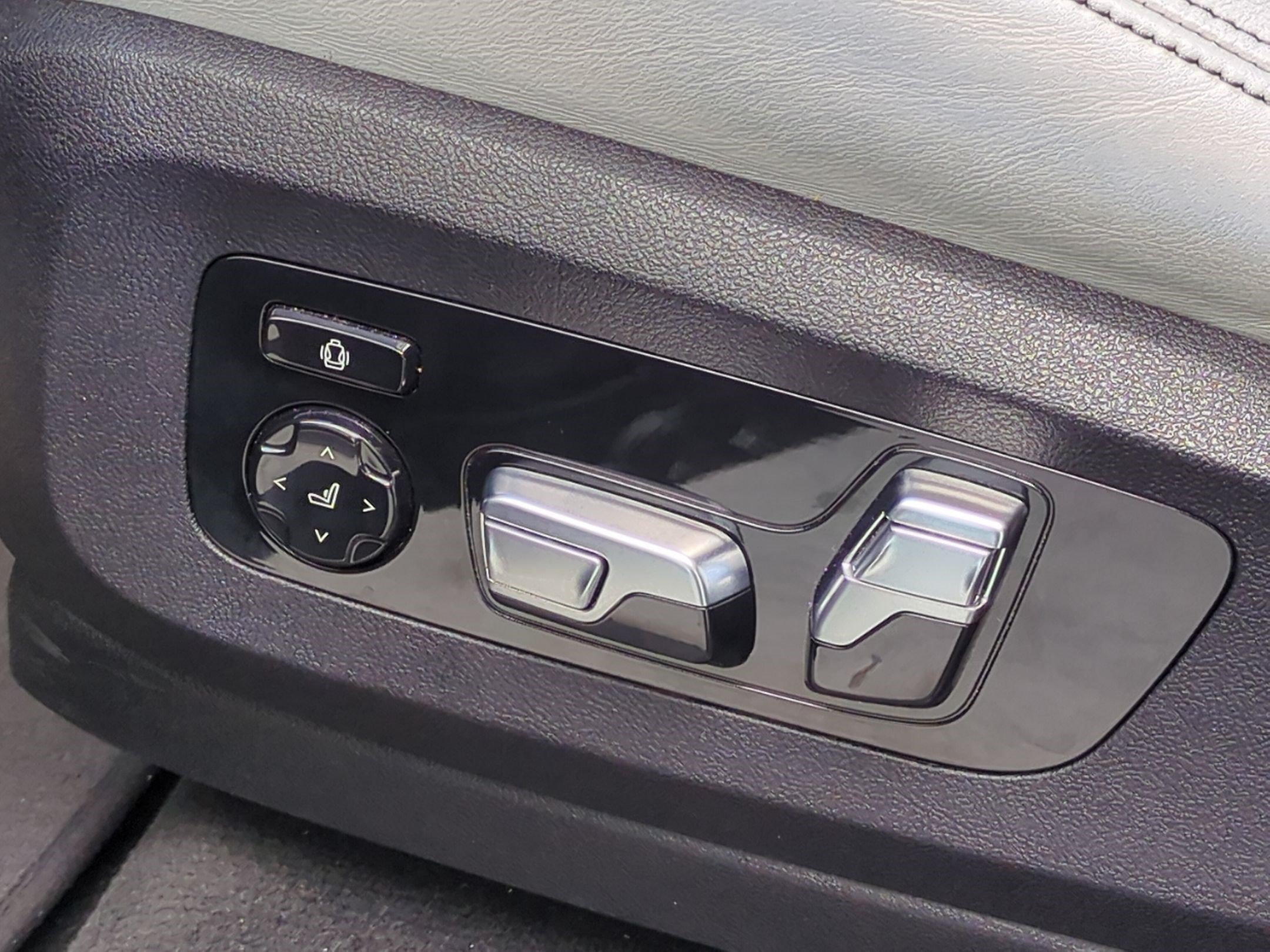 Used 2022 BMW X5 M w/ Competition Package 2 AWD/4WD image 16