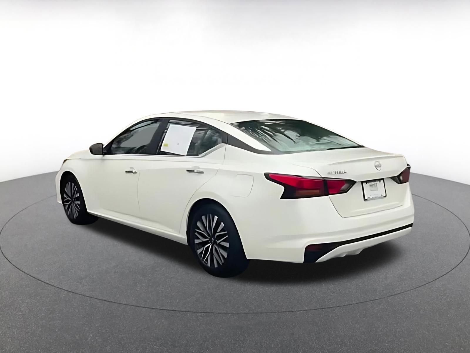 Used 2025 Nissan Altima 2.5 SV image 12