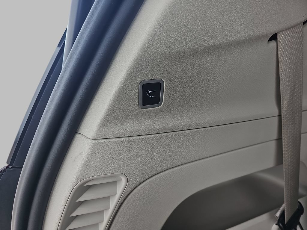 Used 2023 Chrysler Pacifica Limited FWD image 18