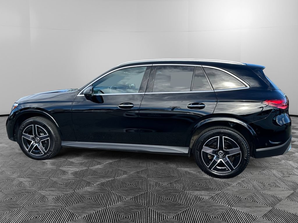 Used 2023 Mercedes-Benz GLC 300 4MATIC image 2