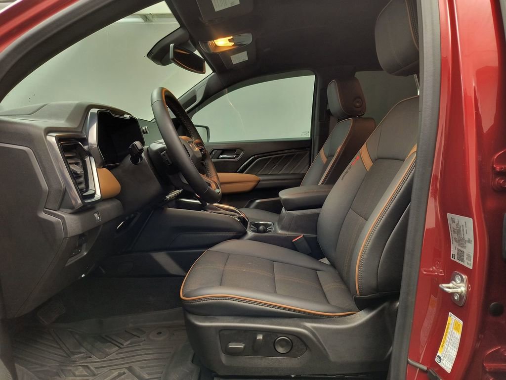 Used 2025 GMC Canyon AT4 AWD/4WD image 5