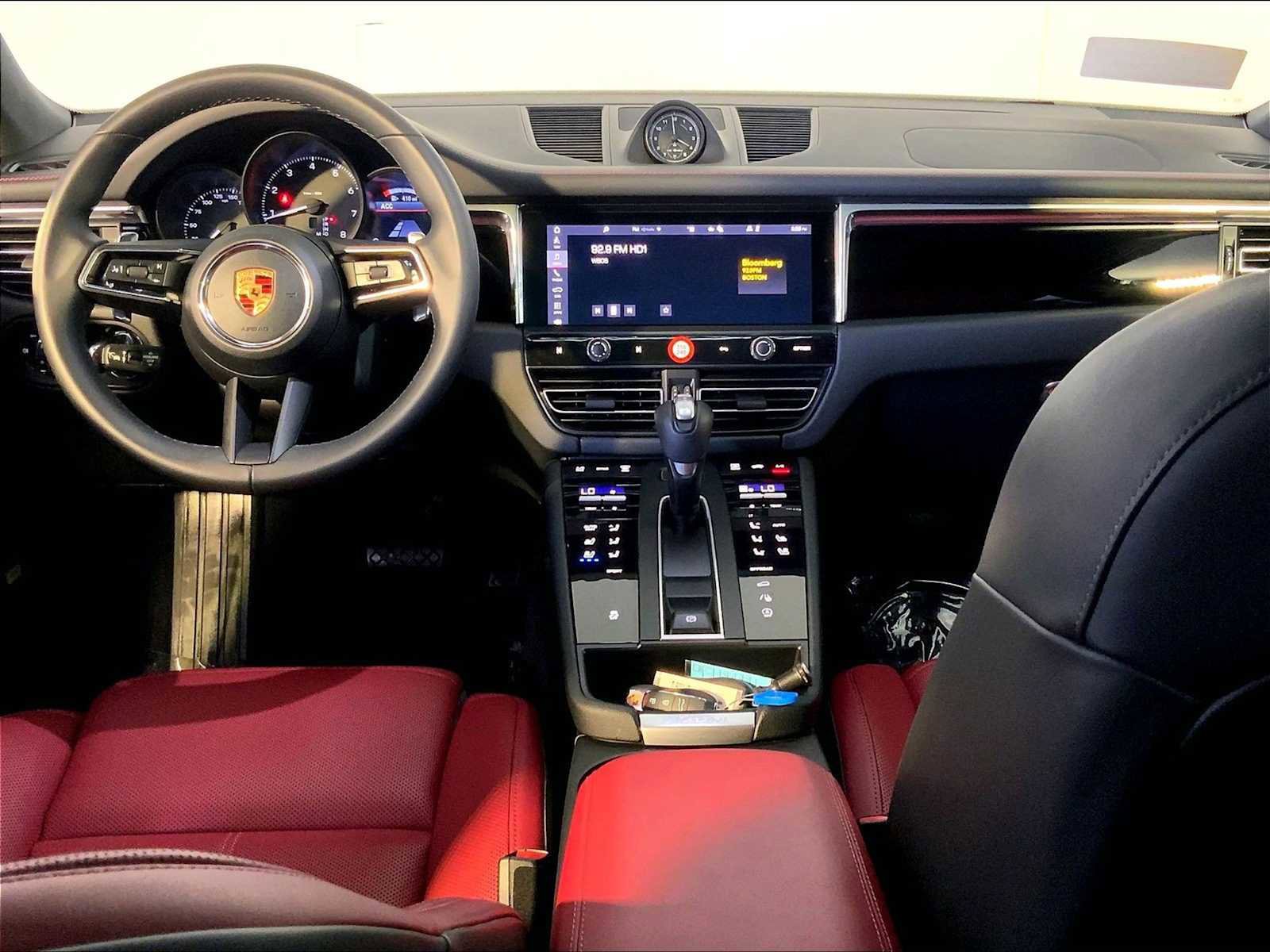 Certified 2026 Porsche Macan AWD/4WD image 14