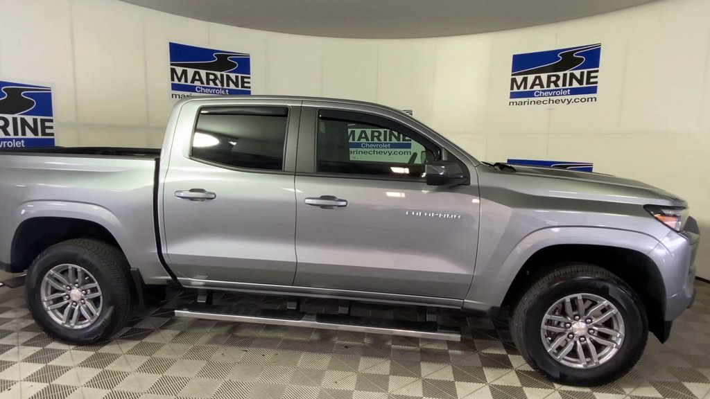 Used 2024 Chevrolet Colorado LT w/ LT Convenience Package III AWD/4WD image 3