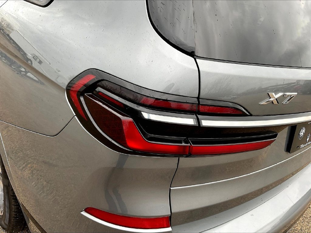 Used 2024 BMW X7 xDrive40i w/ M Sport Package AWD/4WD image 23