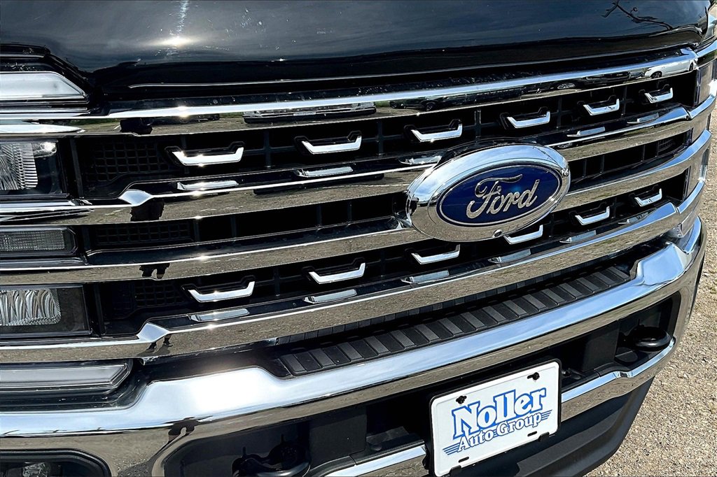Certified 2025 Ford F250 Lariat image 29