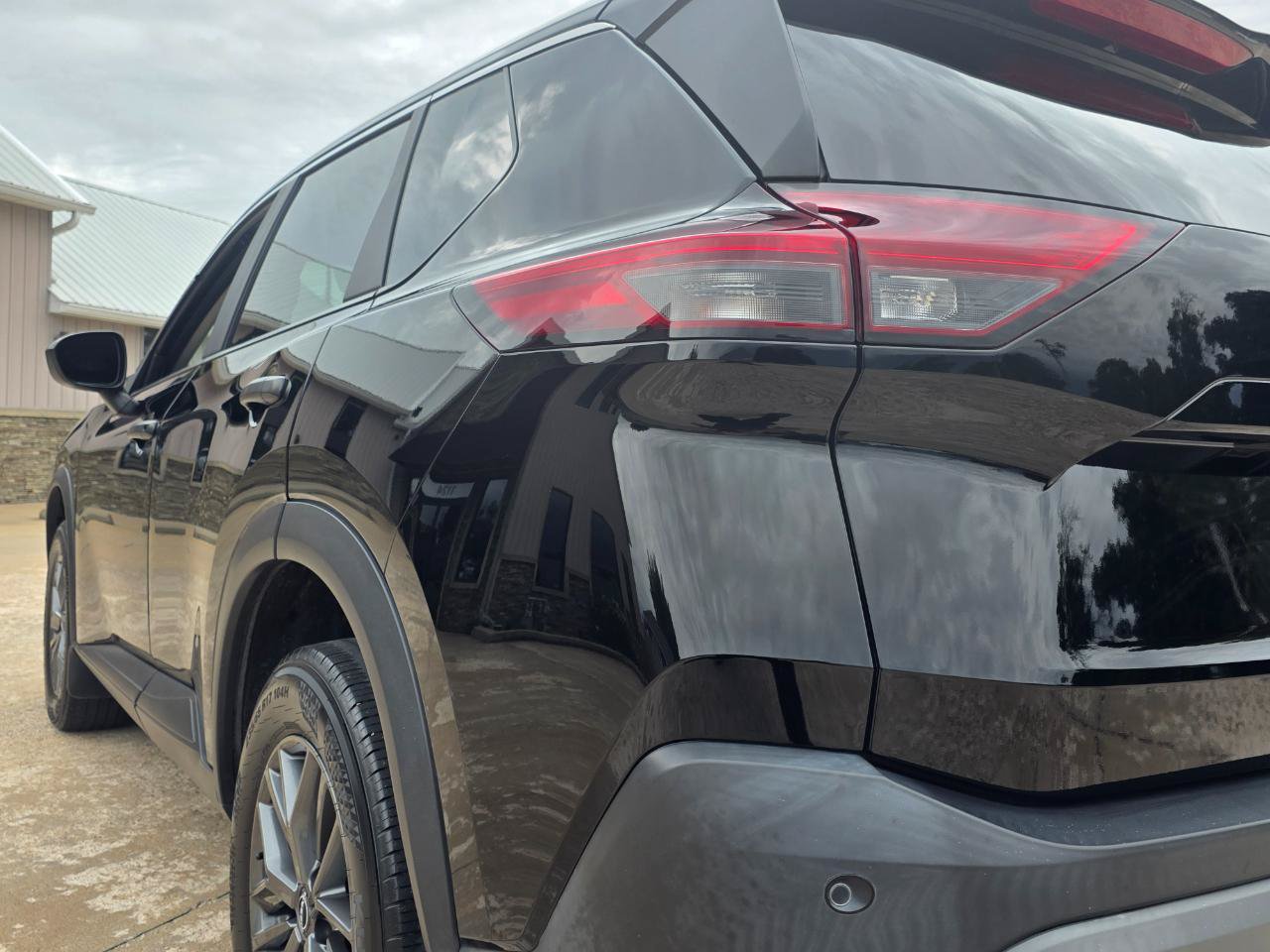 Used 2023 Nissan Rogue S FWD image 12