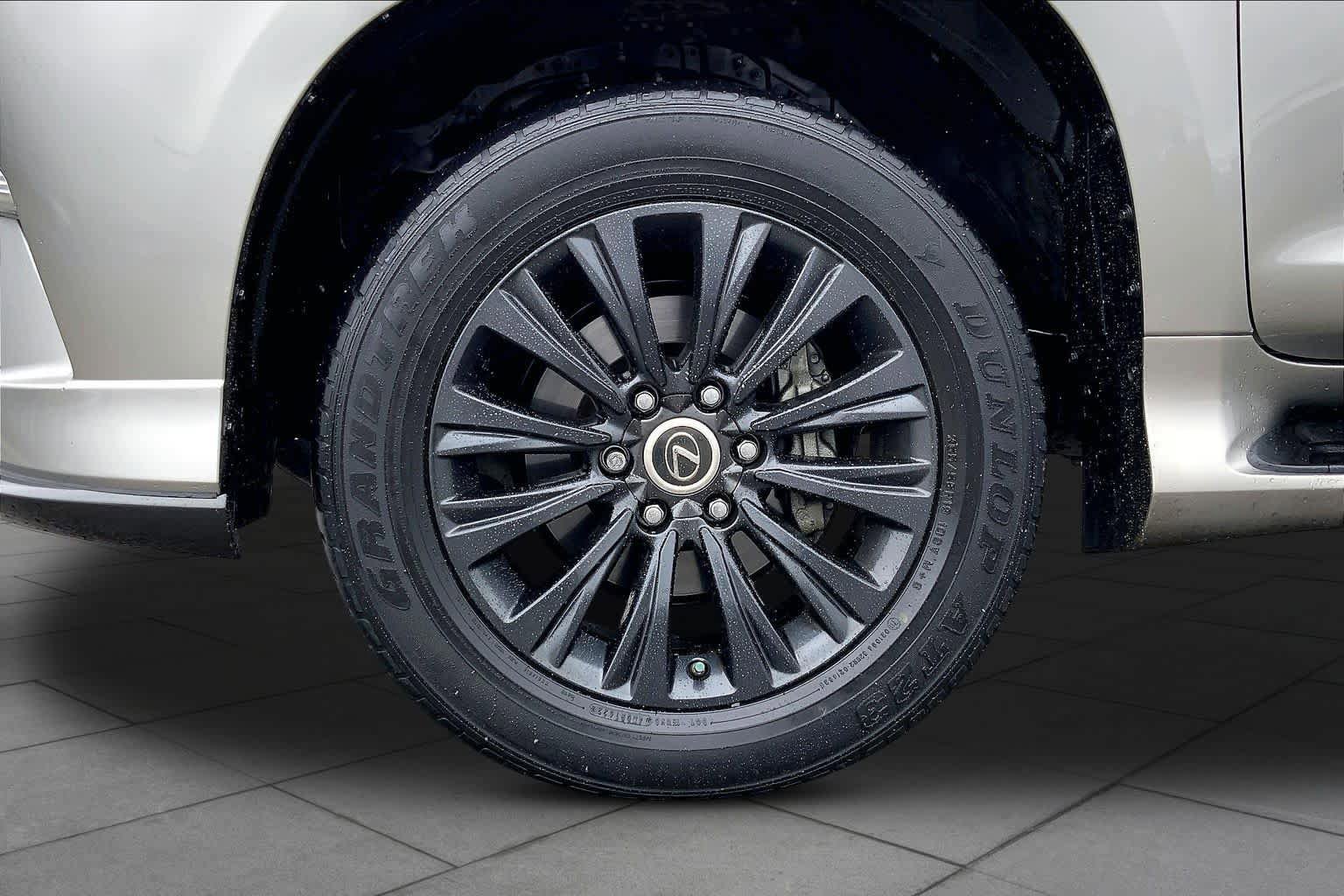 Used 2022 Lexus GX 460 Premium w/ Accessory Package AWD/4WD image 11