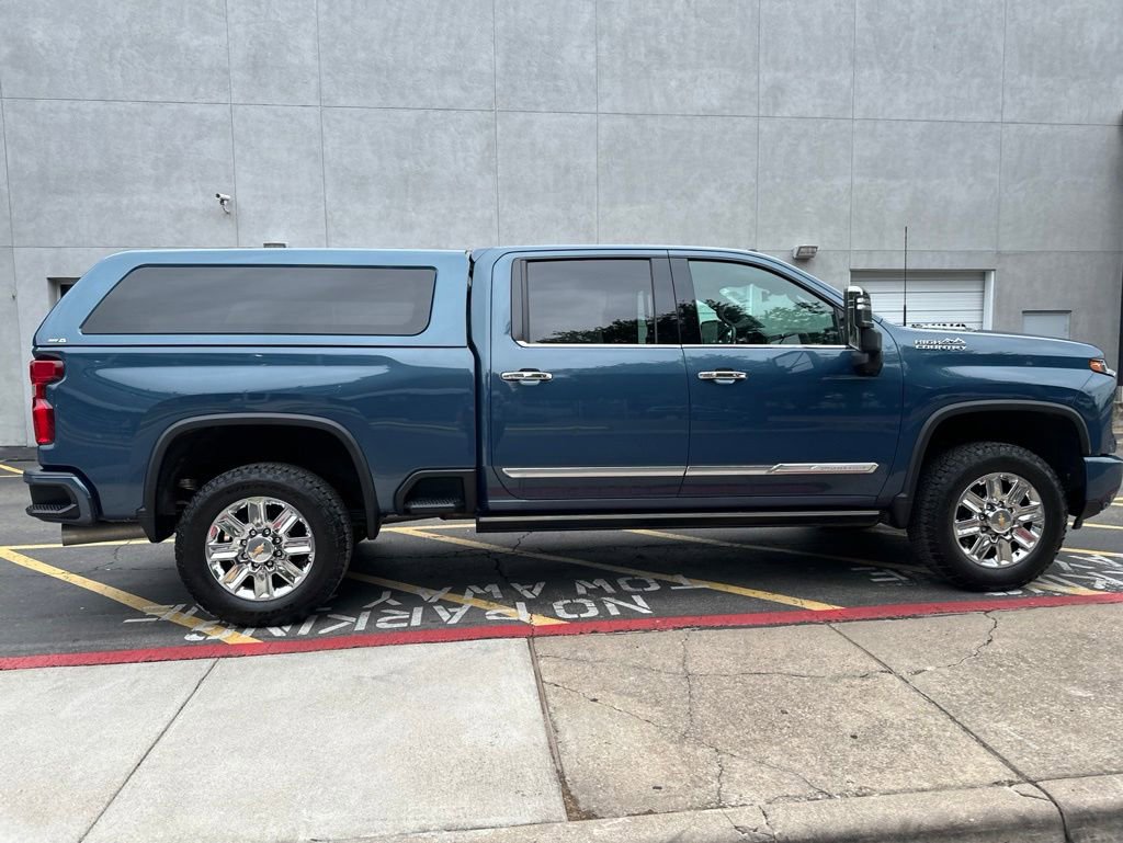 Used 2024 Chevrolet Silverado 2500 High Country w/ Technology Package AWD/4WD image 8