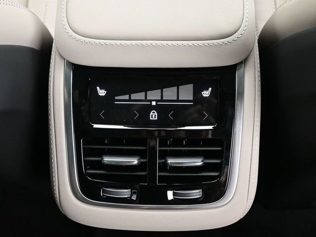 New 2026 Volvo XC90 B6 Ultra w/ Protection Package image 35