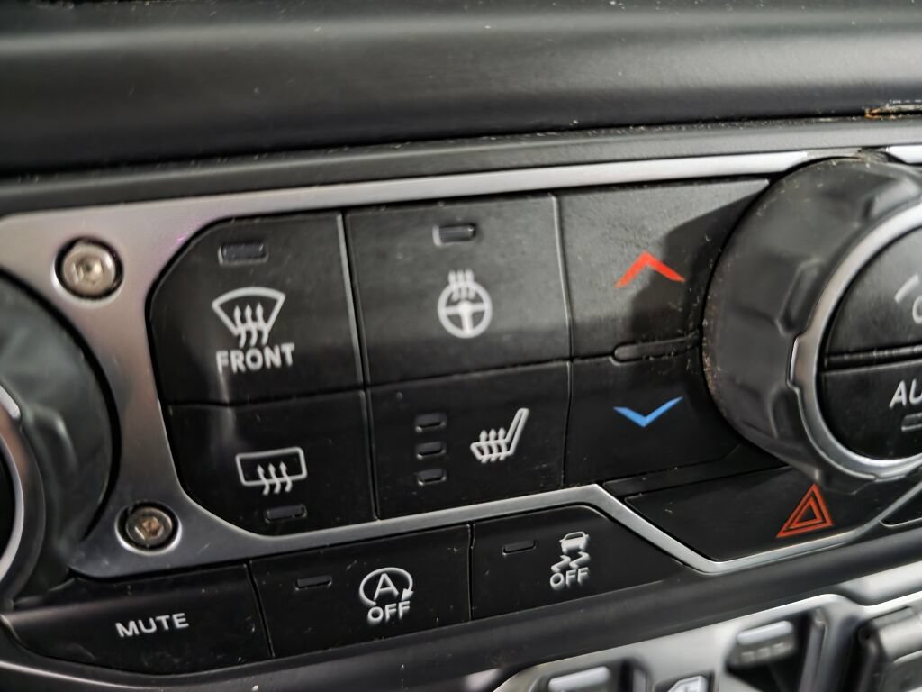Used 2020 Jeep Gladiator Overland AWD/4WD image 15