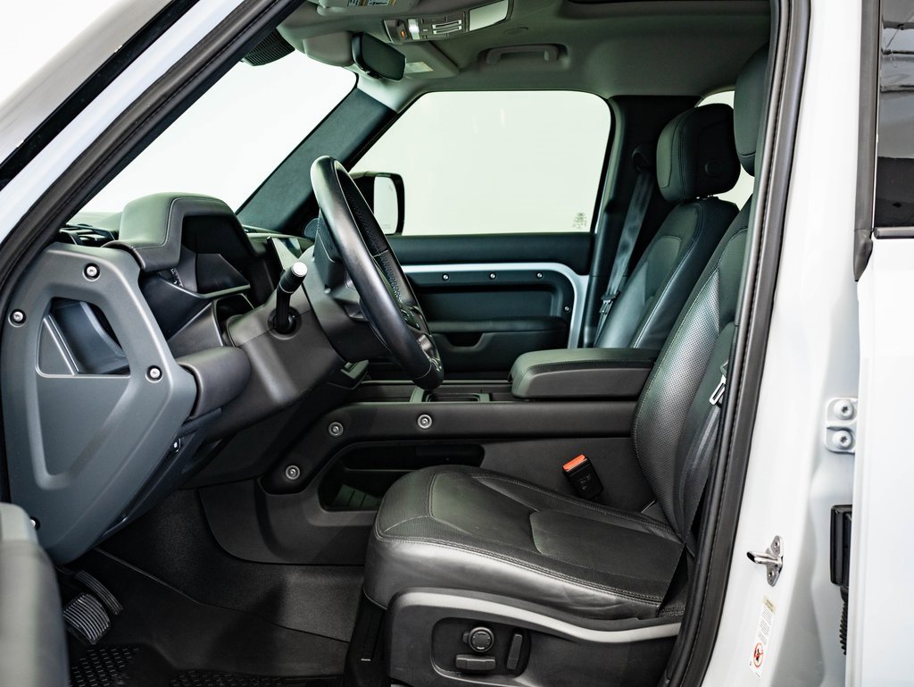 Used 2023 Land Rover Defender 110 X-Dynamic SE image 28