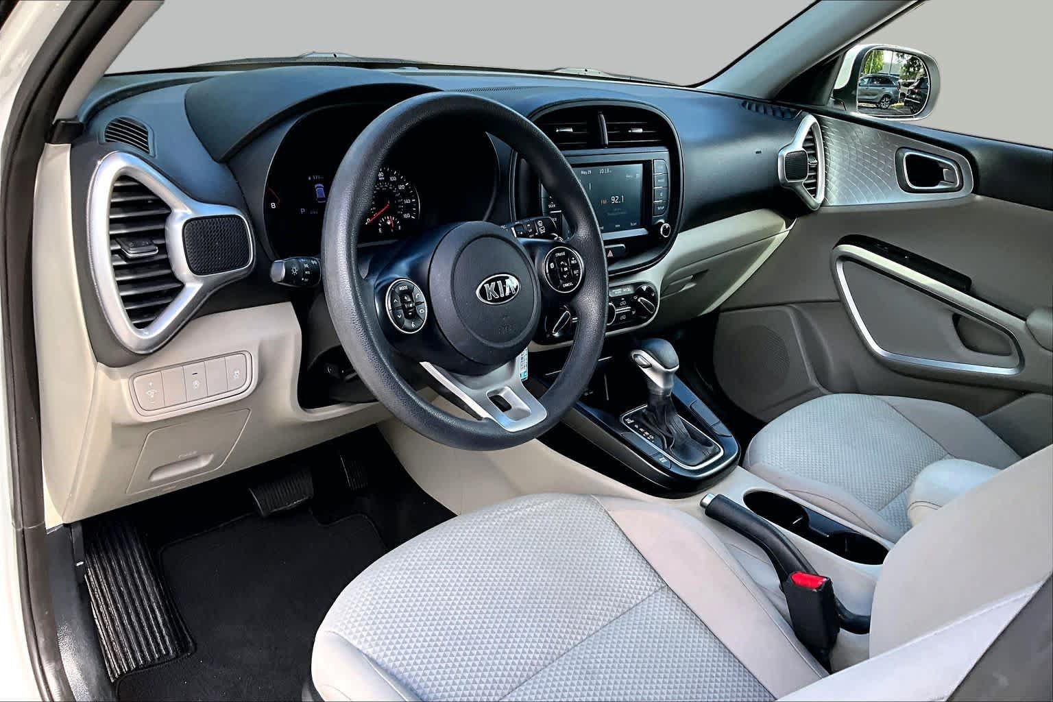 Used 2020 Kia Soul LX FWD image 17