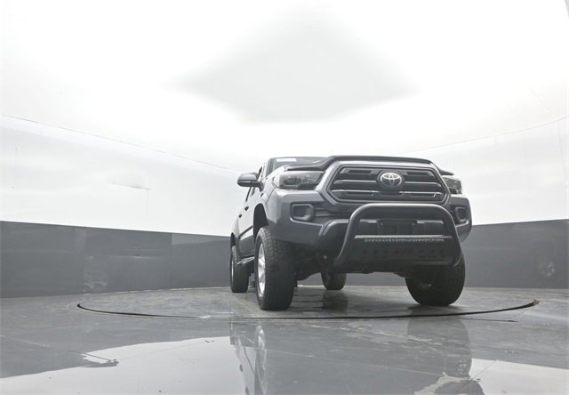 Used 2018 Toyota Tacoma SR image 33