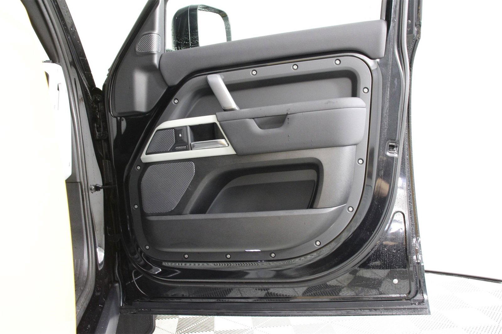 Used 2022 Land Rover Defender 110 X-Dynamic SE image 21